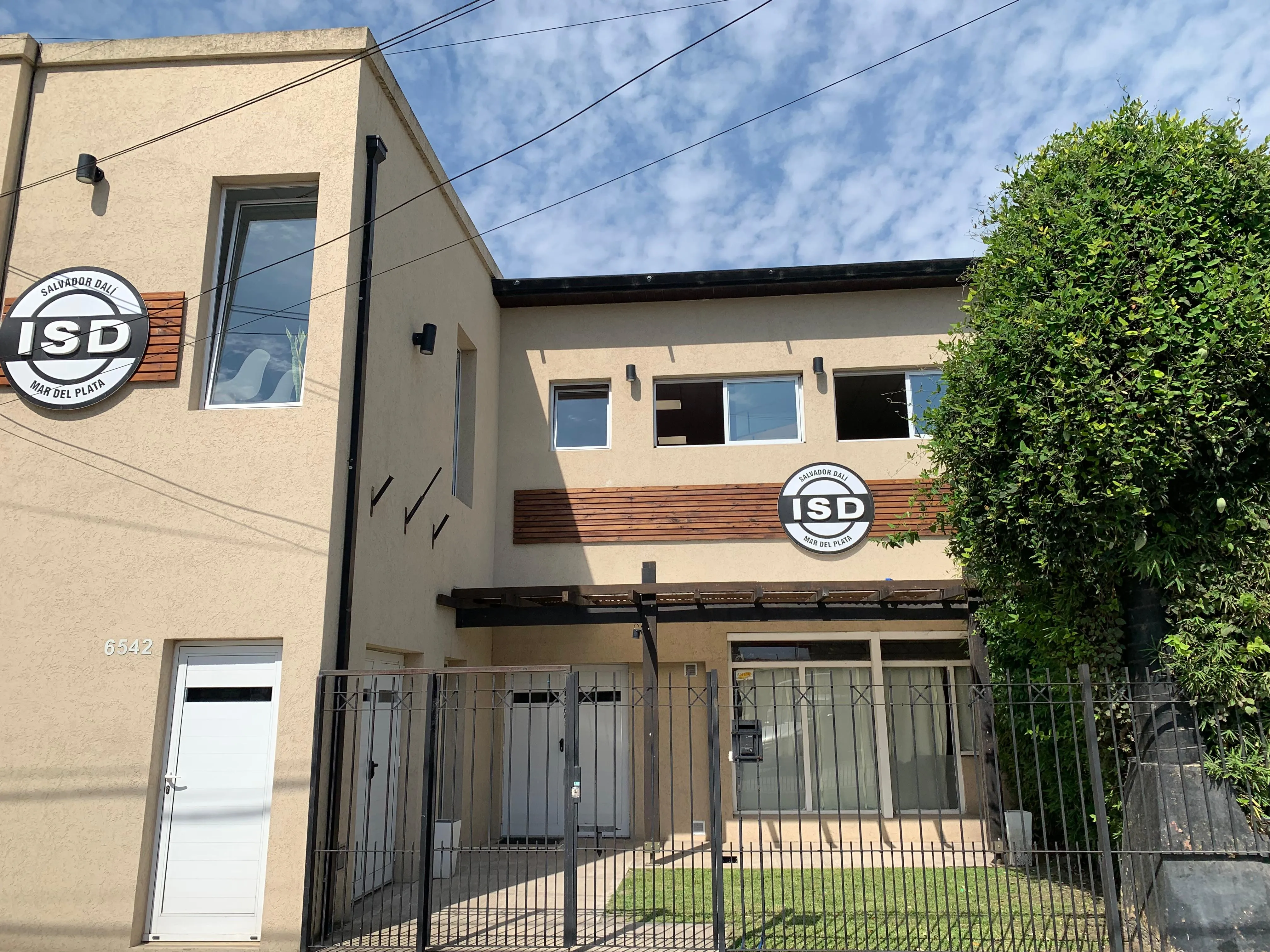 Frente del Instituto Salvador Dalí